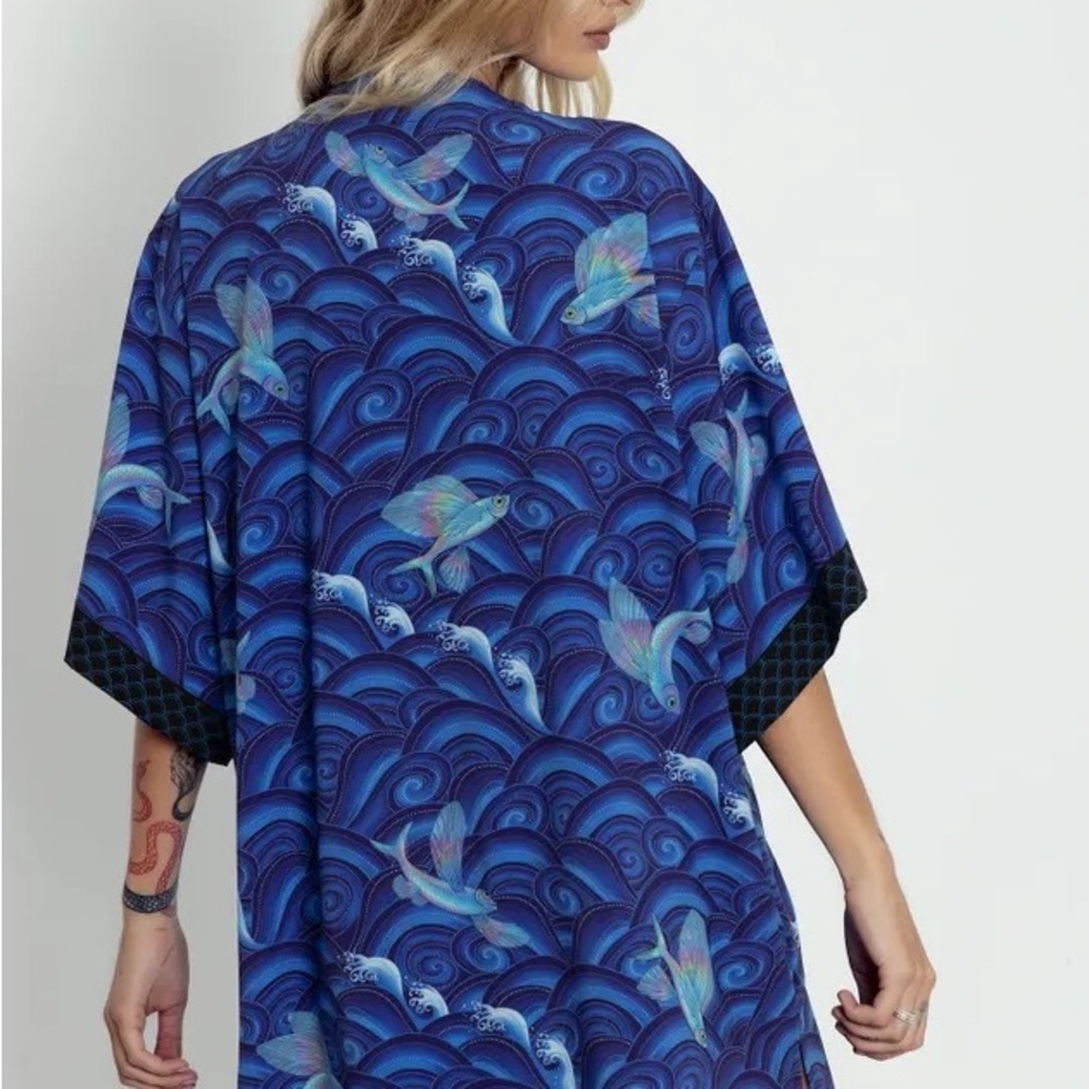 Blackmilk Flying Fish Robe - Picture 1 of 3